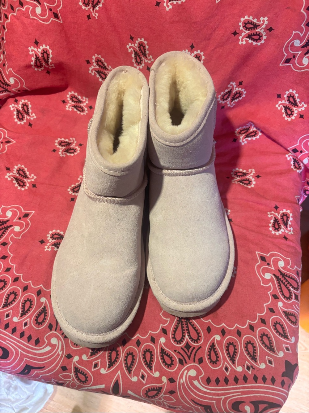 Bear paws short pale pink boot size women 9
